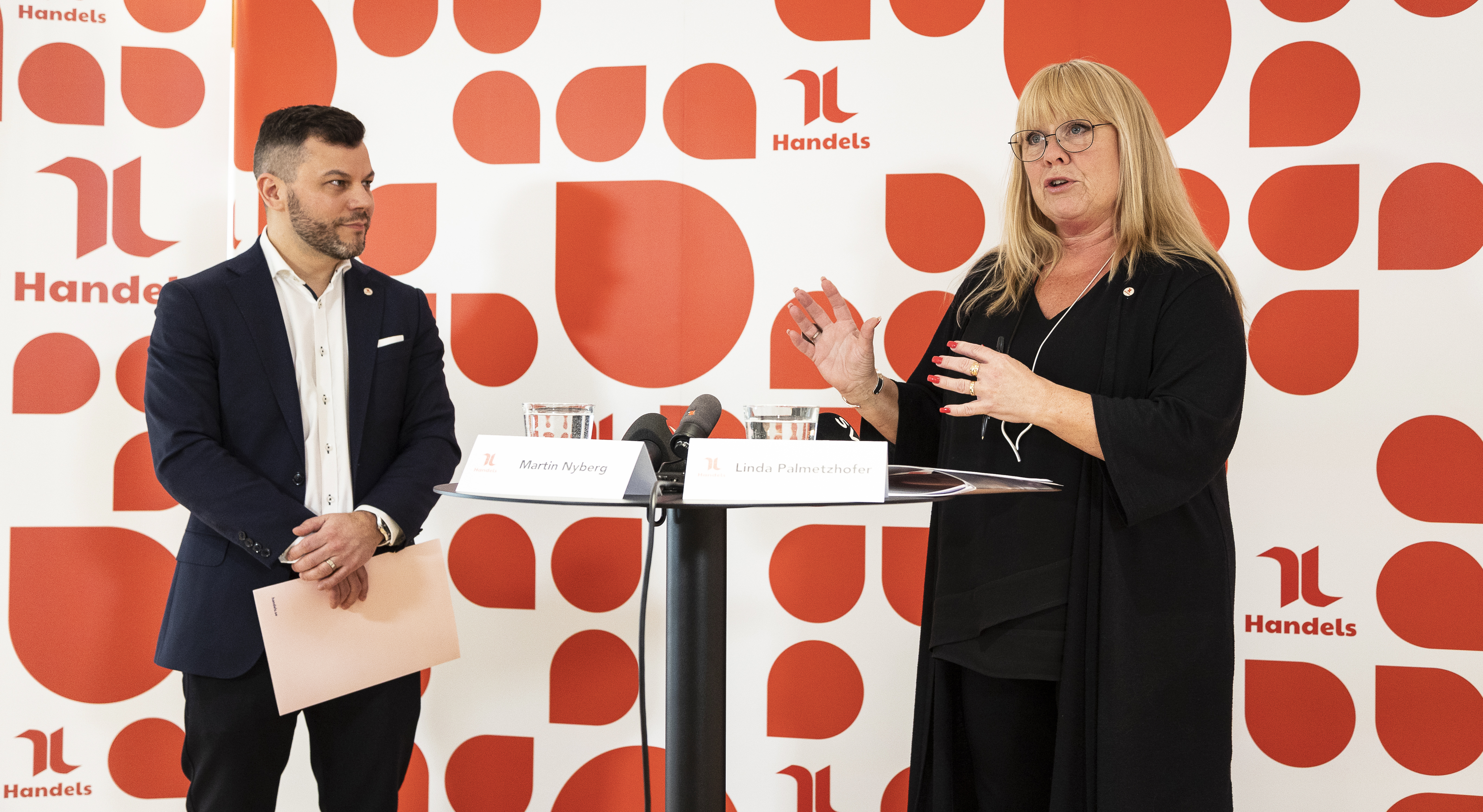 Handels Martin Nyberg och Linda Palmetzhofer.
