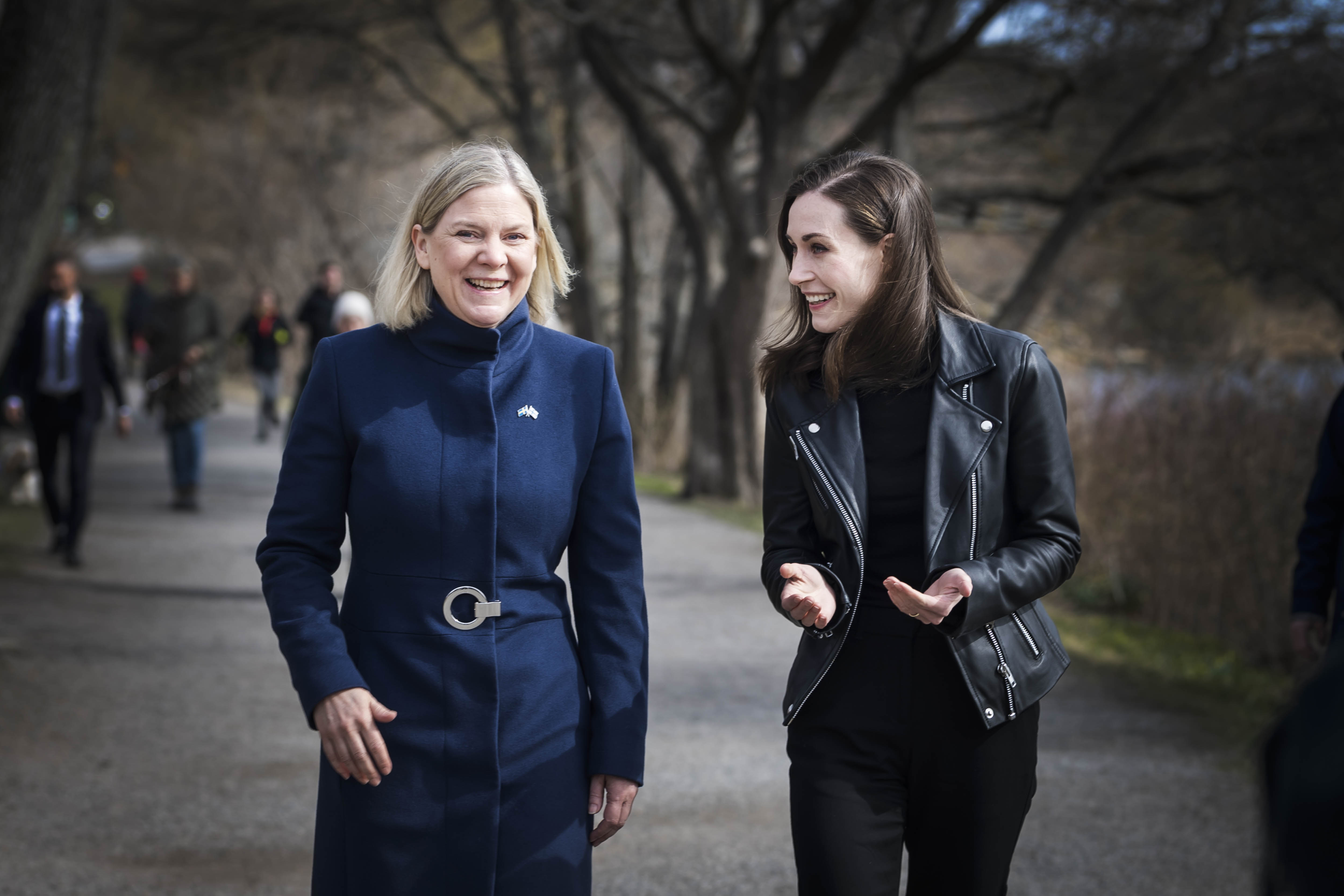 Magdalena Andersson och Sanna Marin, iklädd skinnjacka, höll en uppmärksammad pressträff om Nato förra våren.