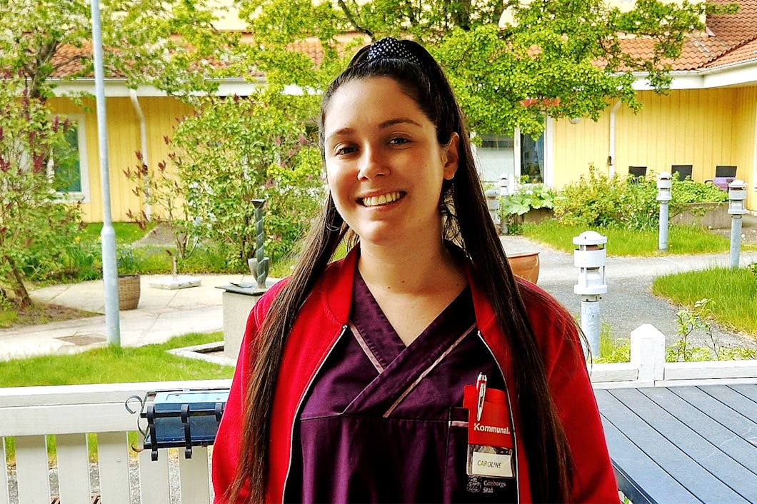 Caroline De Souza höjde sin lön med nära 12 000 kronor på tre år.