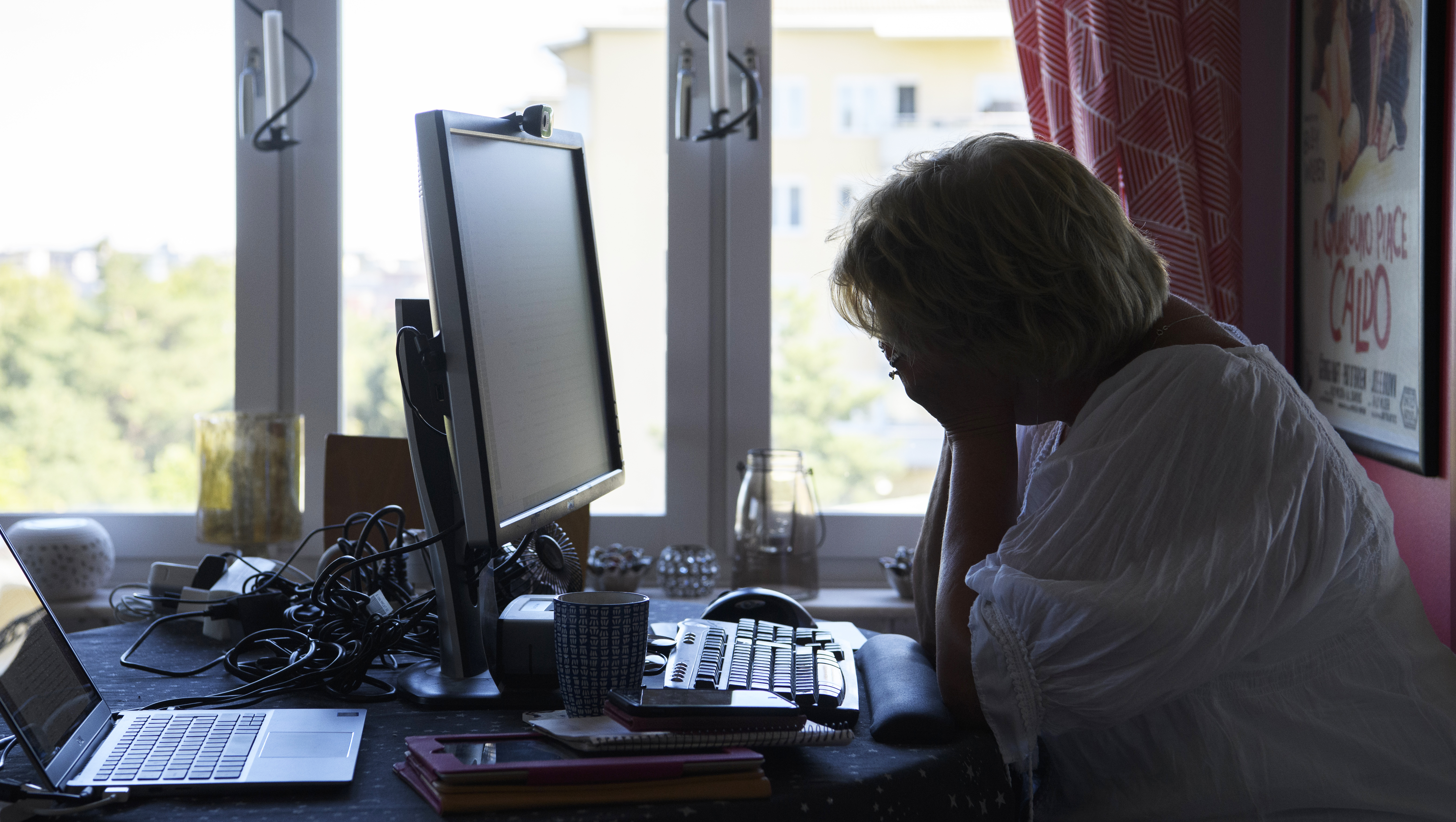 Person framför dator