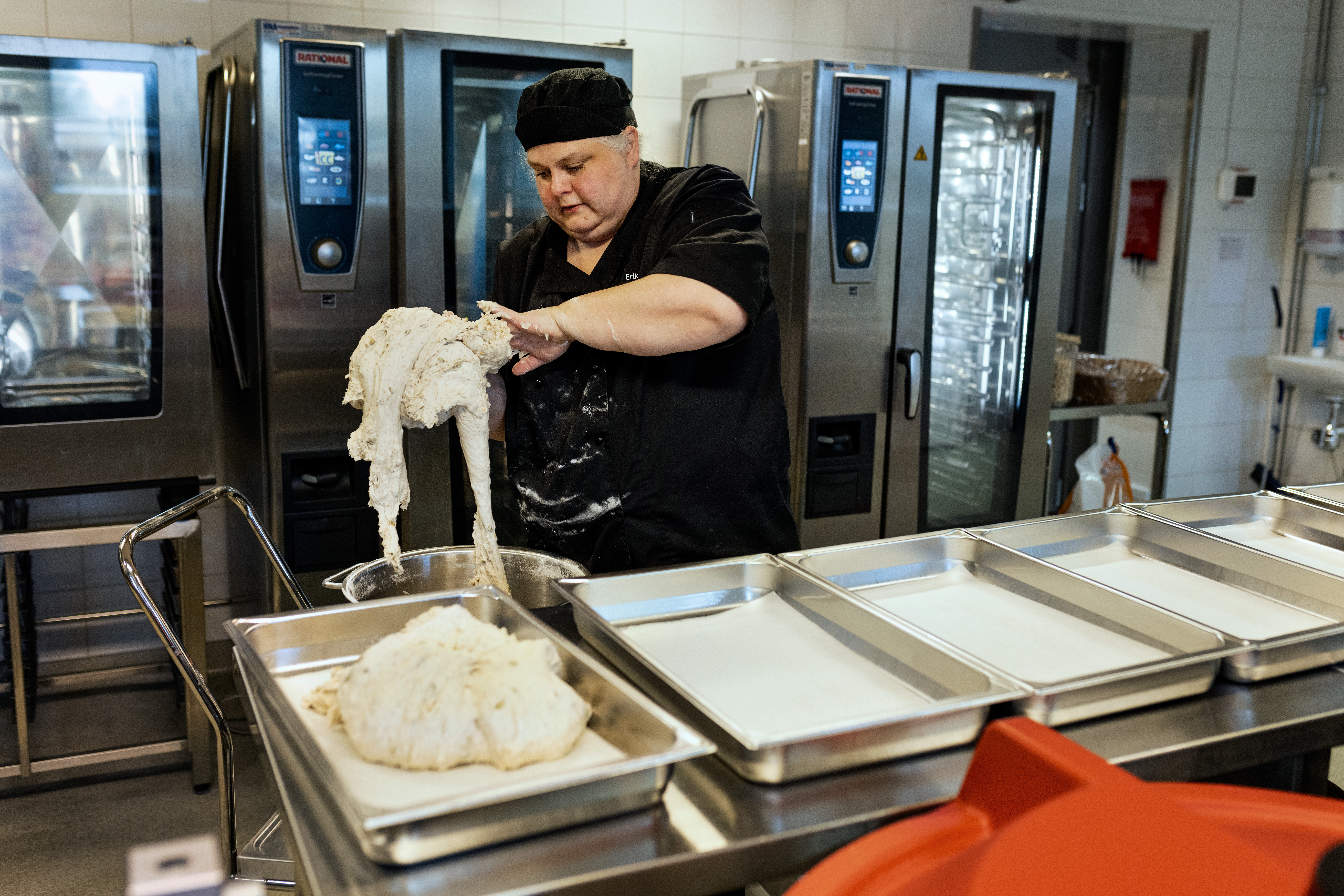 Erika Rodehed bakar nästan allt bröd som serveras.