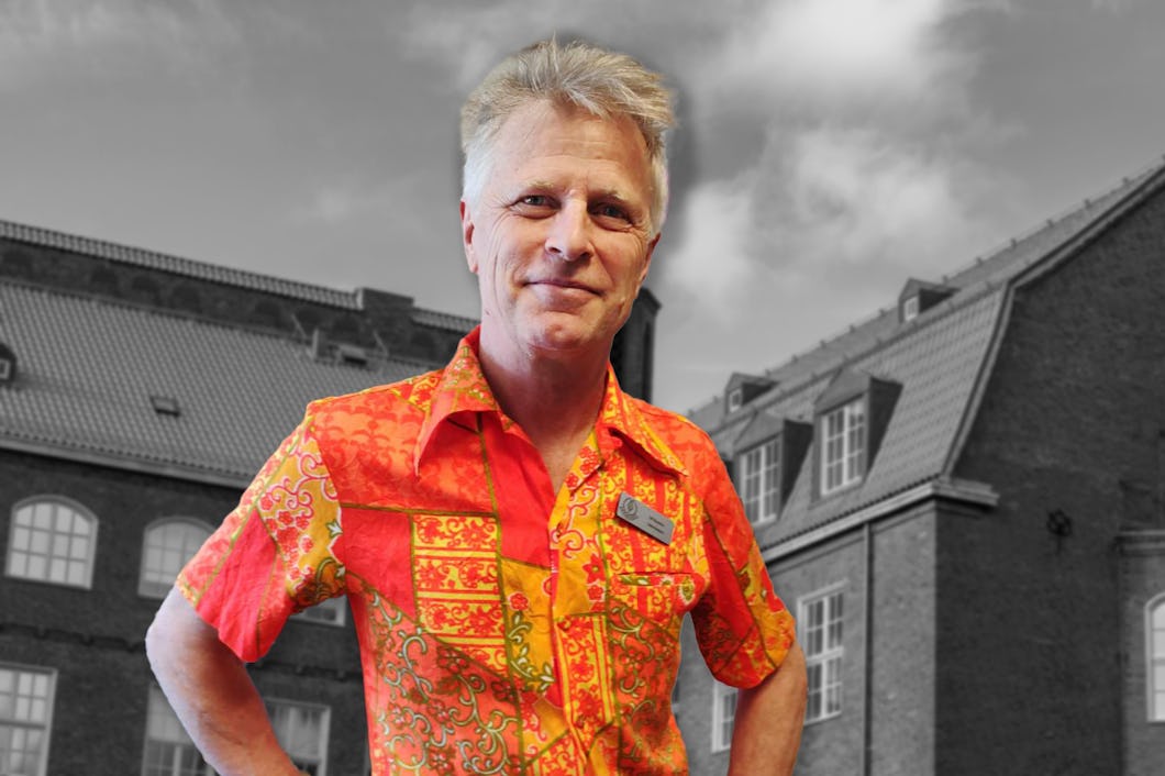 Ulf Byström fick inte ha hawaiiskjorta på jobbet som skolvaktmästare på Hvitfeldtska gymnasiet i Göteborg. (Bilden är ett montage.)