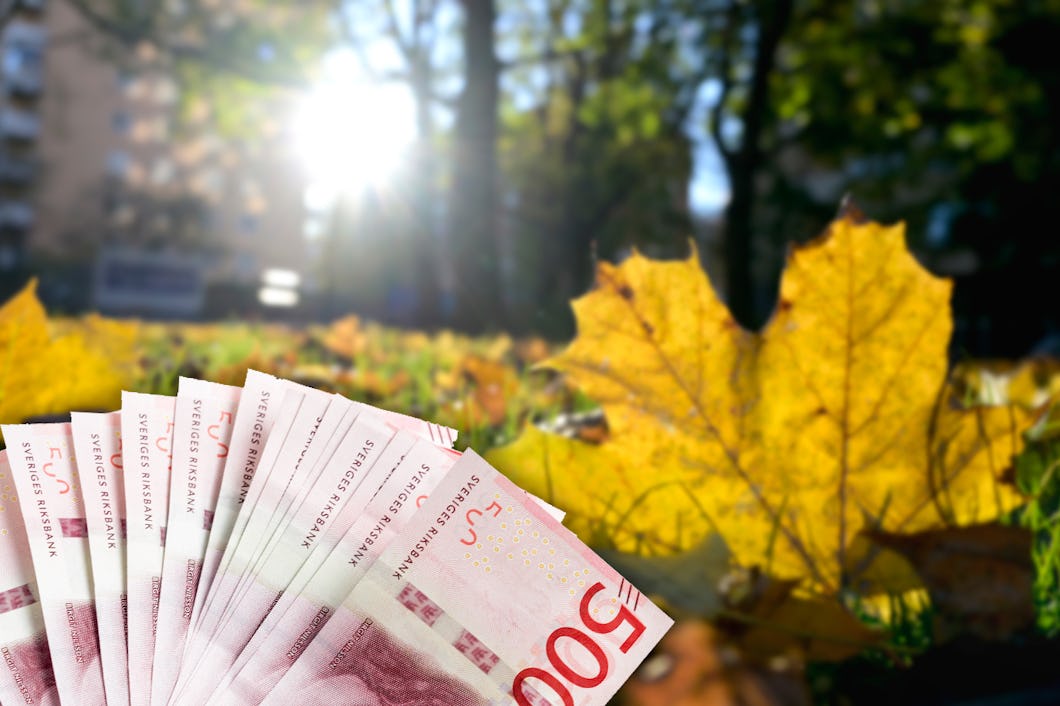 I Region Västernorrland har personalen fått besked om att det dröjer till slutet av september innan nya lönen börjar betalas ut.