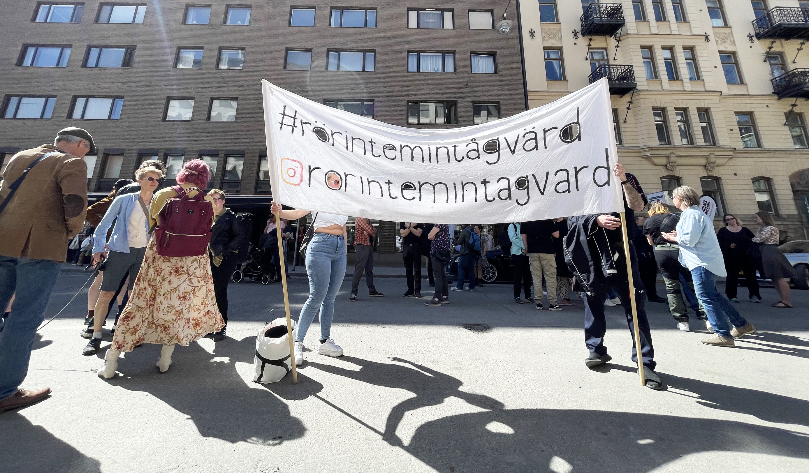 Sekomedlemmar utanför förbundskontoret under fredagen.