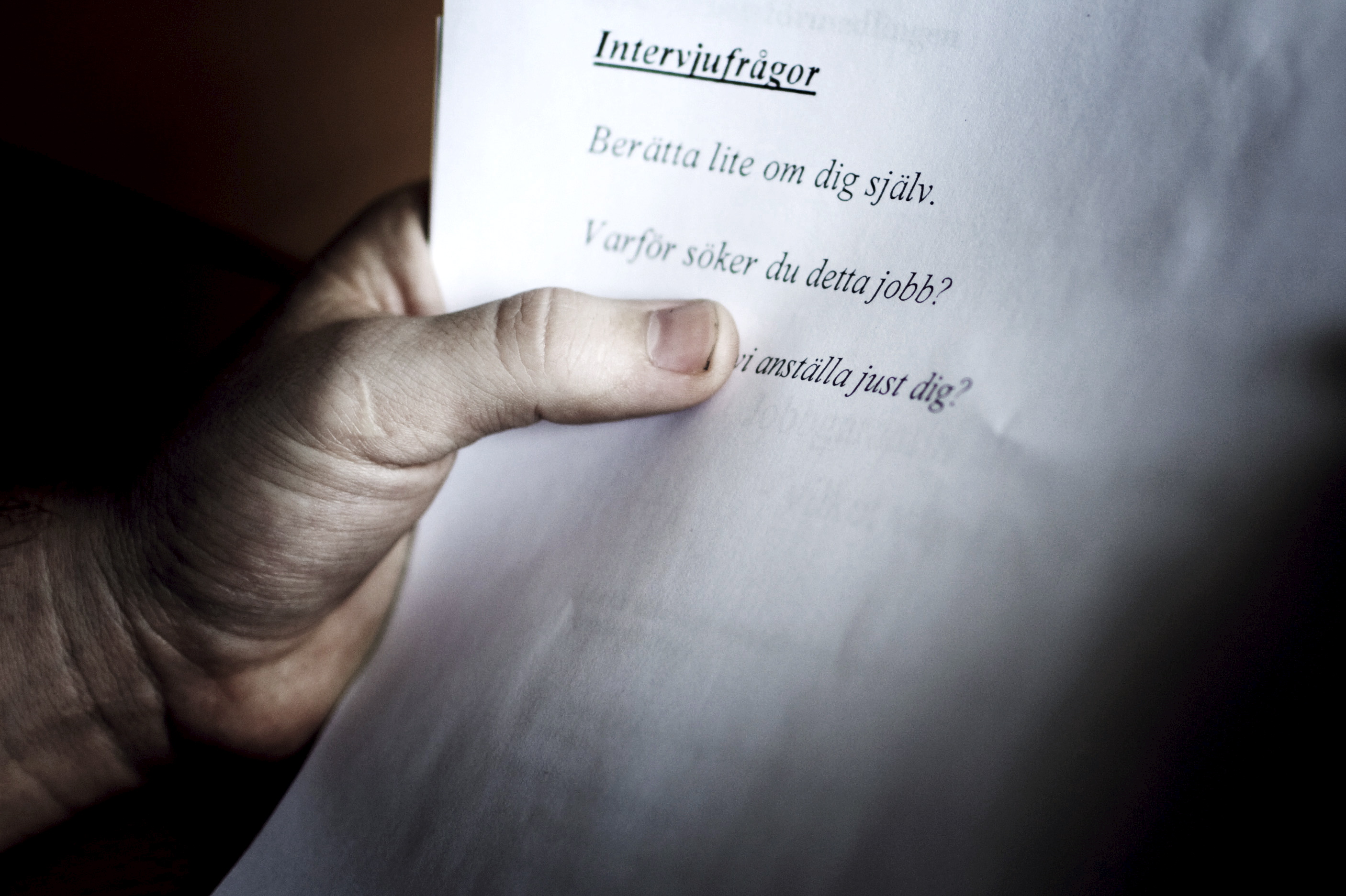 Papper med frågor inför en jobbintervju.