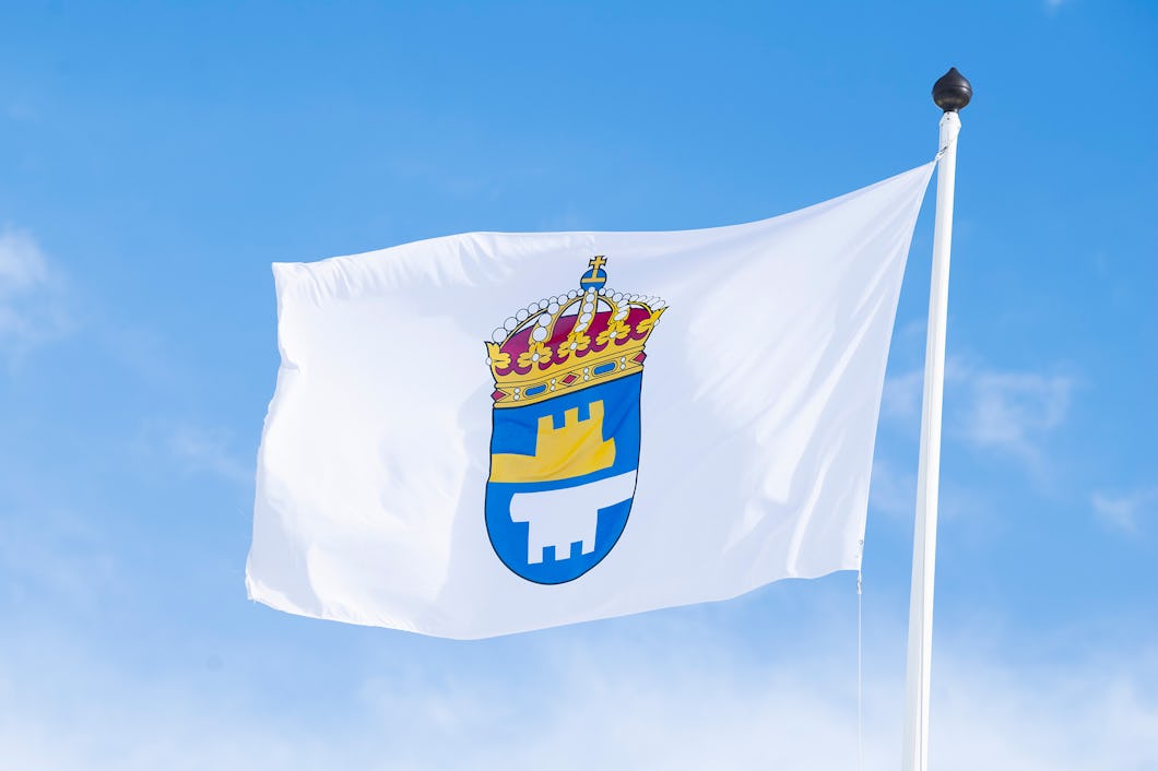 Kriminalvårdens egen flagga. Insändaren är uppgiven om situationen under sommaren.