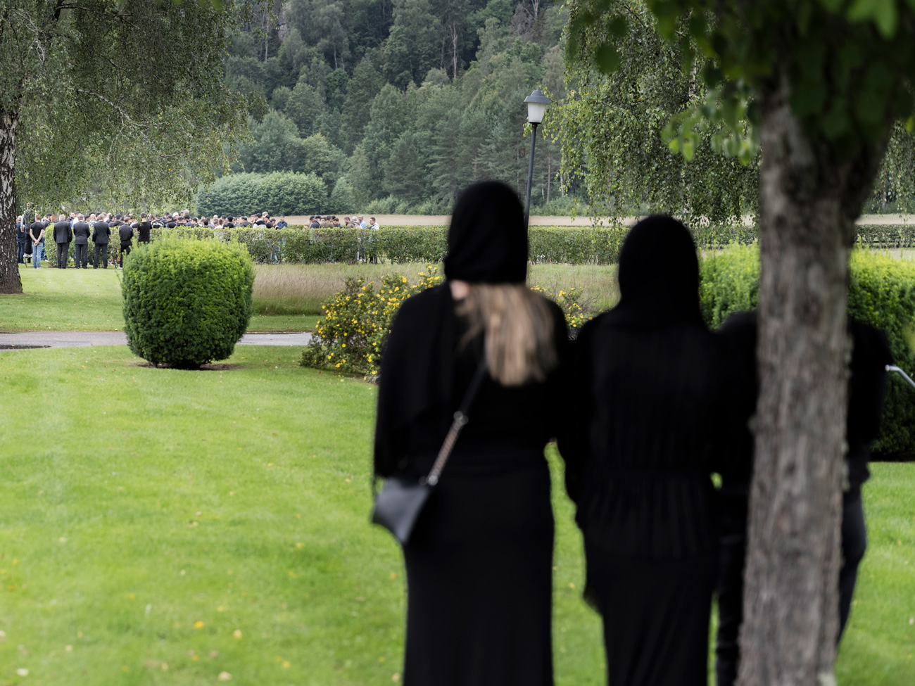 Klasskompisar på Muhammad Al Yaqobs begravning.