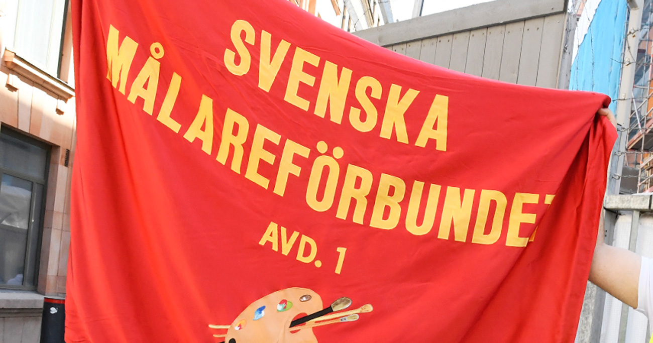 Flagga från Svenska Målareförbundet – Målarna går in i Byggnads