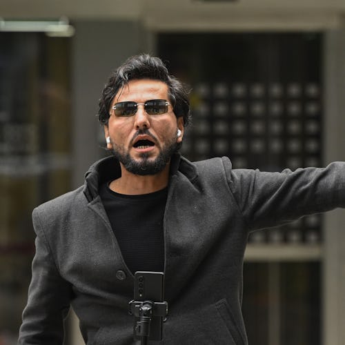 Strapon va biseksuallar Moviy lagun filmidagi erotik sahnalarning fotosuratlari