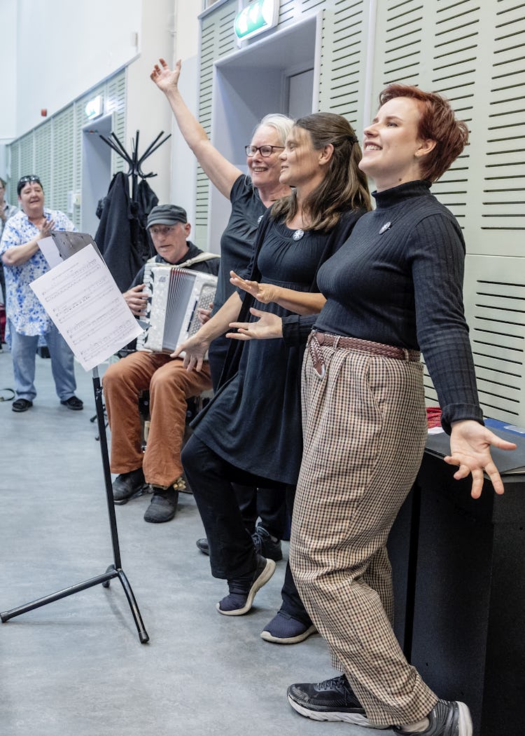 Teatergruppen Alla tiders teater väckte känslor och igenkänning hos kommunalarna på det senaste medlemsmötet i Malmö.