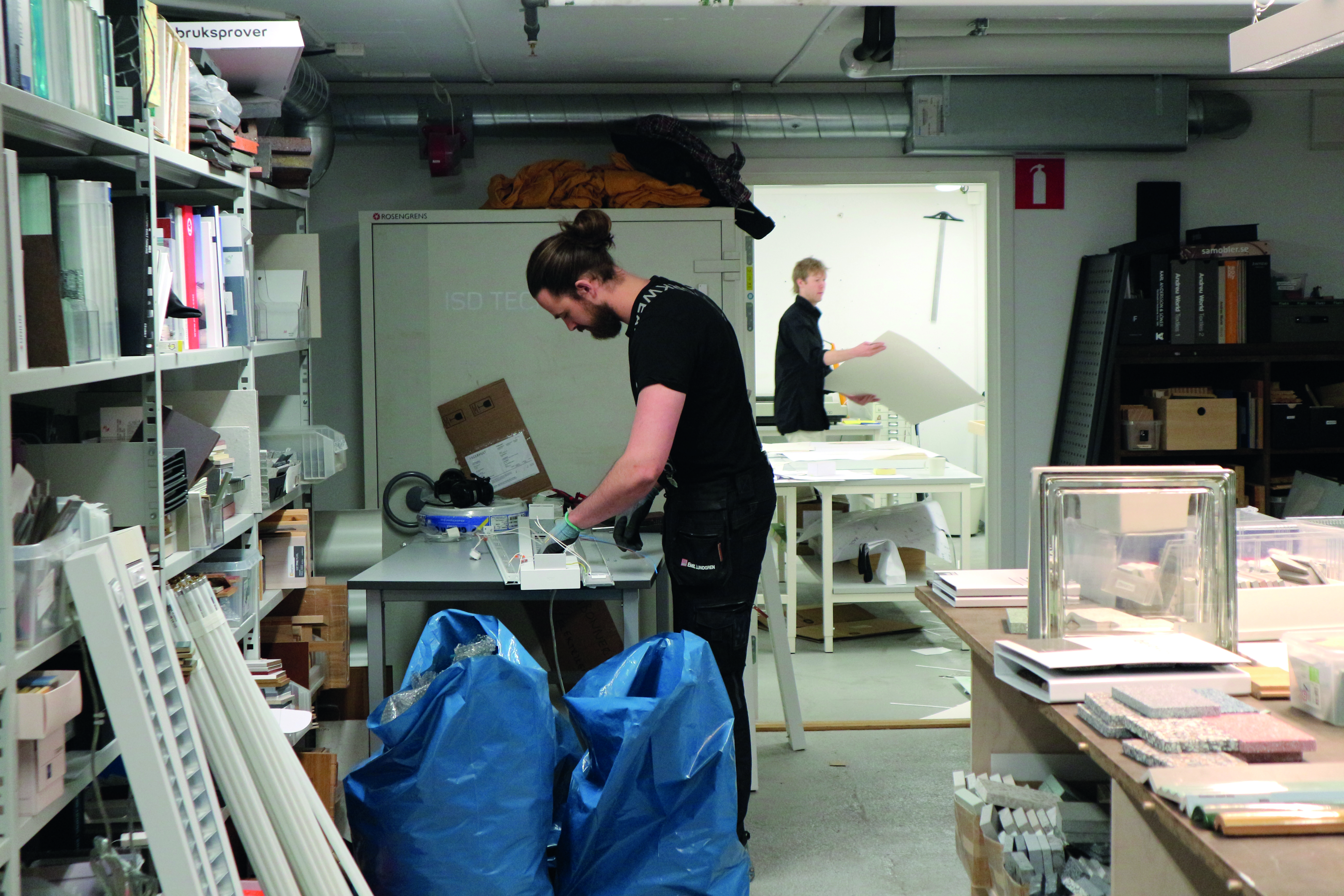 Axel Bäckström och kollega i bakgrunden.