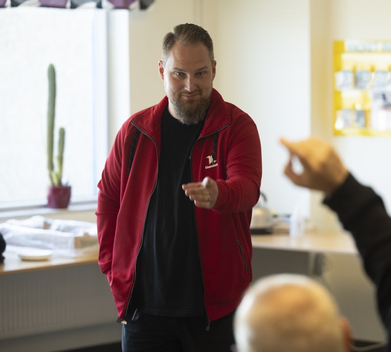 Pierre Ericsson har medlemsmöte på Biltemas lager i Halmstad.