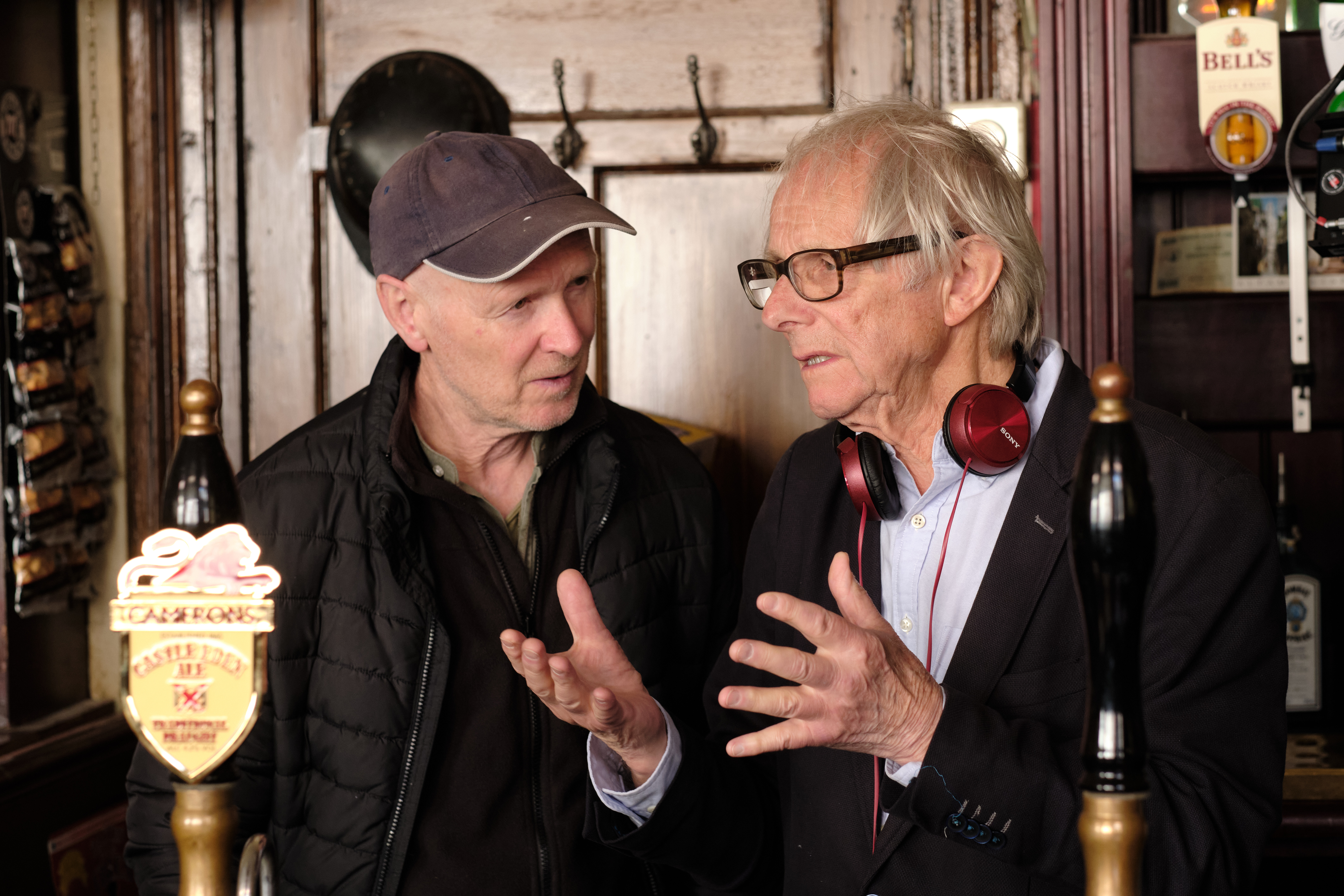 Paul Laverty och Ken Loach under inspelningen av The Old Oak.