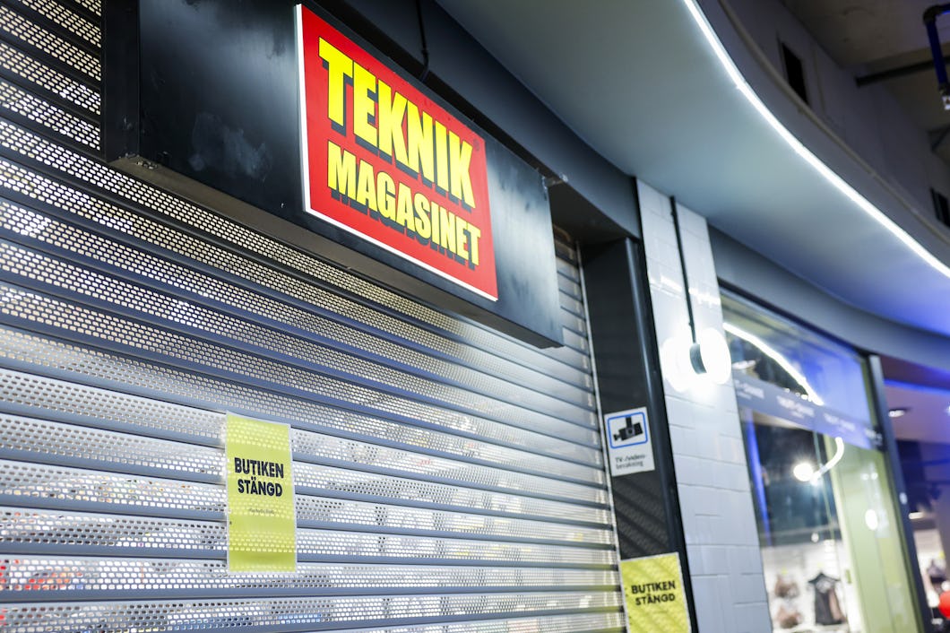 En butik med stängd dörr.