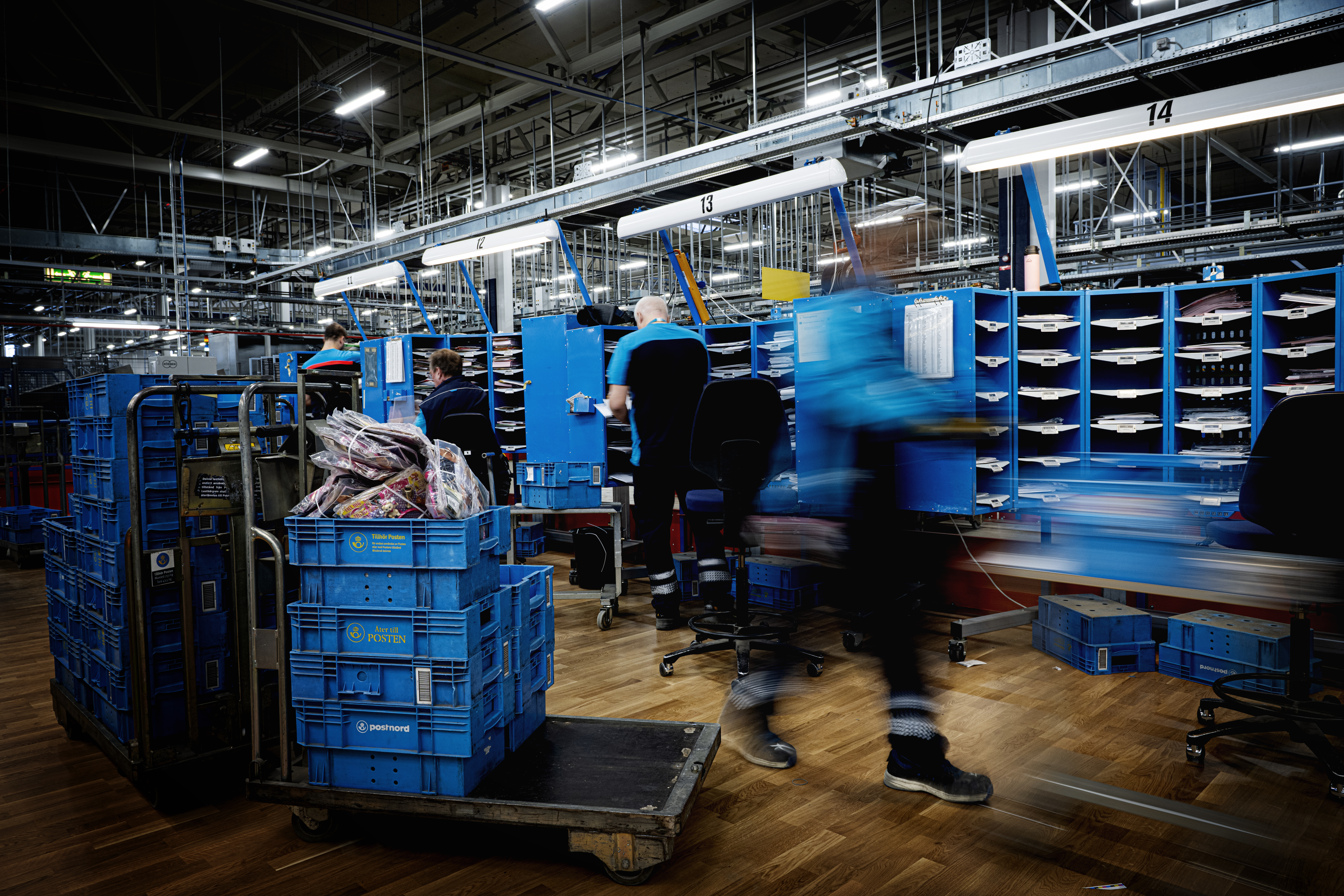 Jag tycker att det är väldigt positivt om vi kan hjälpa till att stoppa knarket. Det är hemskt att 14­åringar, barn, dras in i det«, säger en Postnord­anställd.