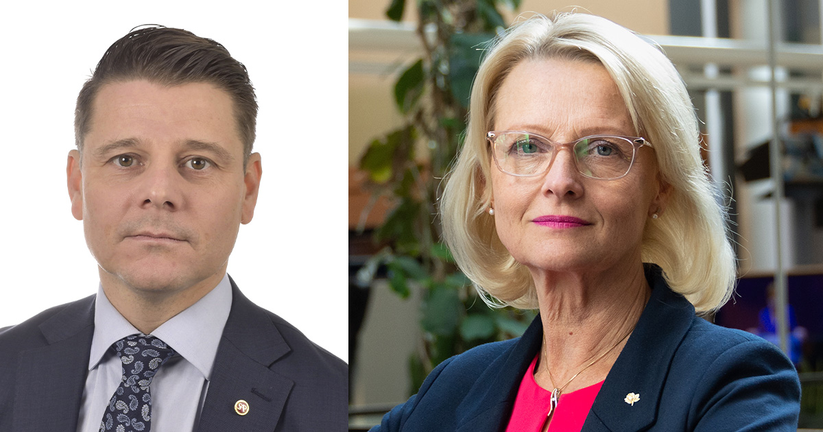 Sida vid sida porträtt av en man i kostym med slips och en kvinna med glasögon och kavaj.