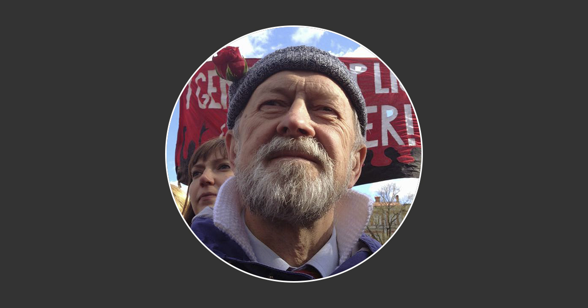 Man på demonstration.