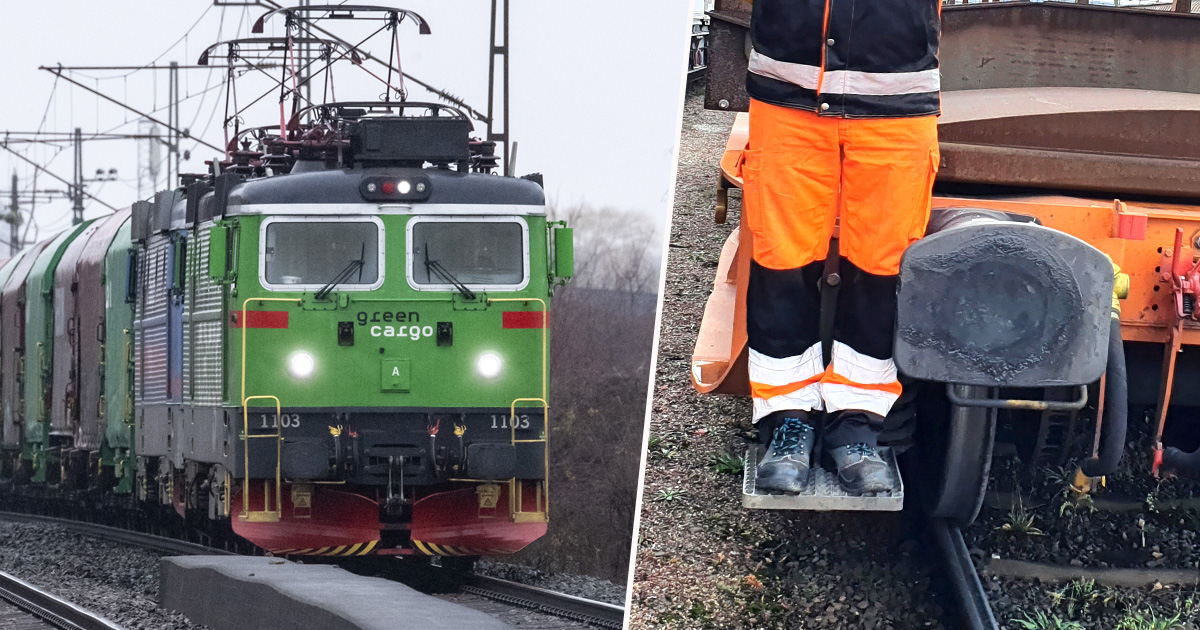 Fotomontaget på ett lok från Green Cargo och benen på en man som står på ett fotsteg.