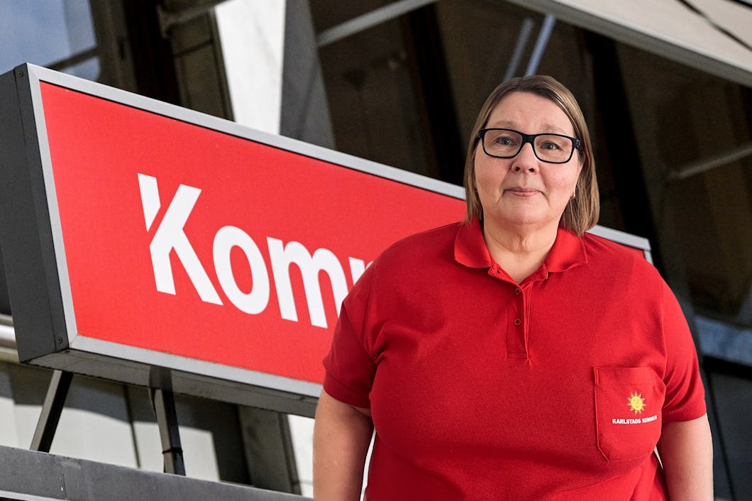 Stödassistenten Susanne Thåg i ett kollage med en Kommunal-skylt.
