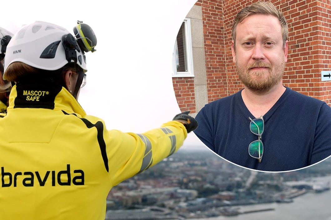 Två byggnadsarbetare i gul Bravida-jacka står på en arbetsplats.
