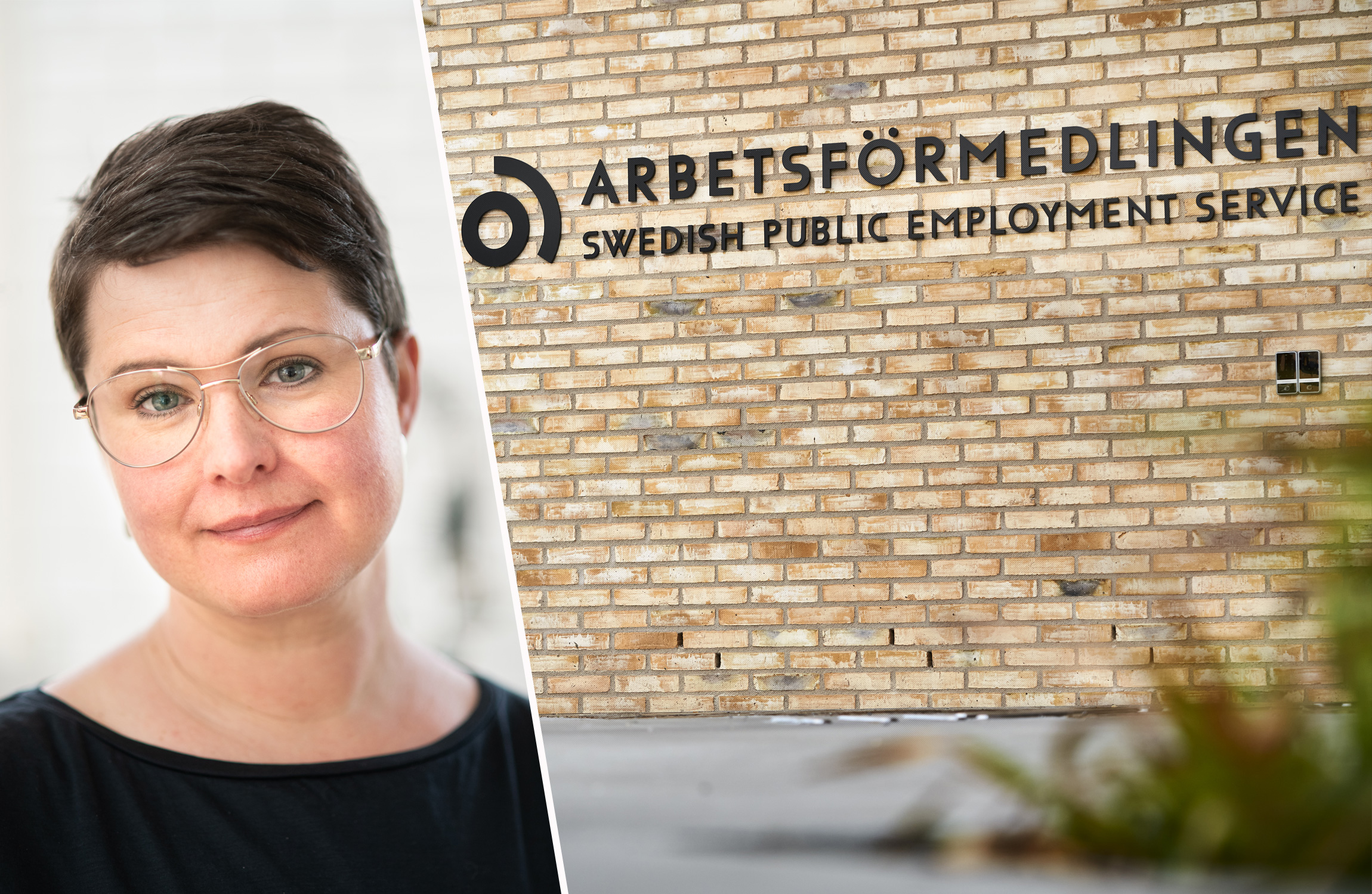En kvinna med kort mörkt hår och glasögon står bredvid ett foto av en tegelvägg med skylten "Arbetsförmedlingen.