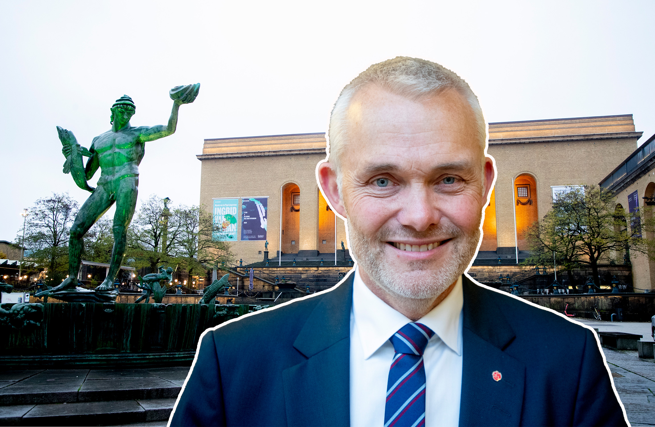 En man i kostym med ett leende framför Götaplatsen i Göteborg. Bilden är ett kollage.