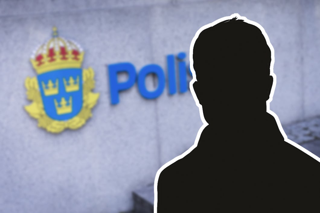 Svart siluett av en man mot en polisstationsskylt som inte är i fokus.