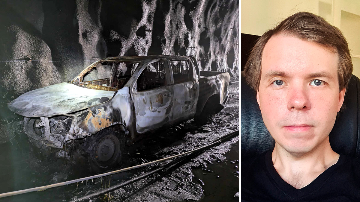 Bildens vänstra sida visar en utbränd lastbil i en mörk miljö som påminner om en grotta. På den högra sidan sitter en man som ser allvarligt ut.