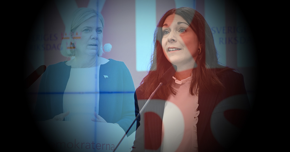 Två kvinnor talar mot olika bakgrunder, överlagrade för att skapa en blandad effekt. En kvinna pratar i en mikrofon medan den andra verkar tala till en publik. Delvis synlig text finns på bilden.