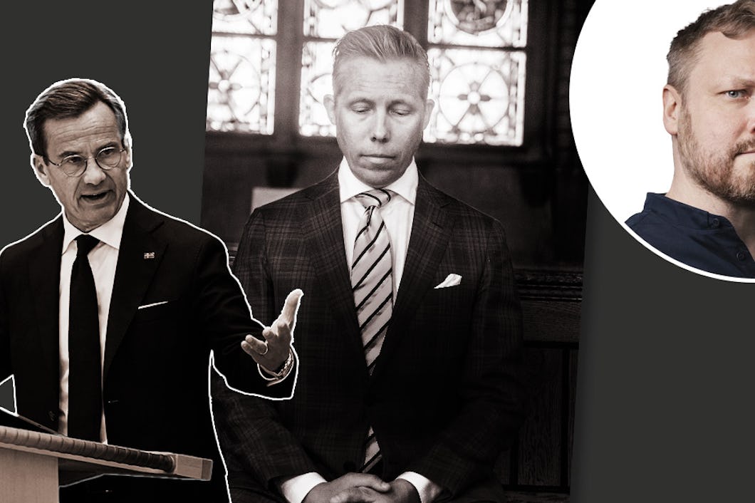 Tre män visa: en talar vid ett podium, en sitter med slutna ögon, och en är med i ett infällt porträtt uppe till höger.