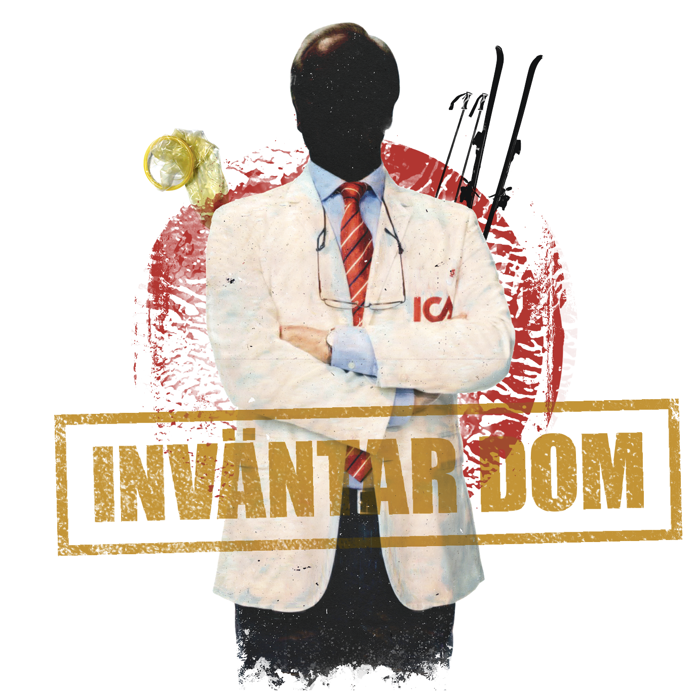 En man i vit kostym med en "ICA"-logotyp, korslagda armar, röd bakgrund.