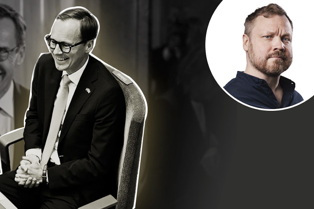 Mats Persson i kostym och slips sitter och ler. I bakgrunden syns Ulf Kristersson som håller en mikrofon, med bilden i gråskalor. En bild på Johannes Klenell i en mindre cirkulär bild med skägg och allvarlig blick.