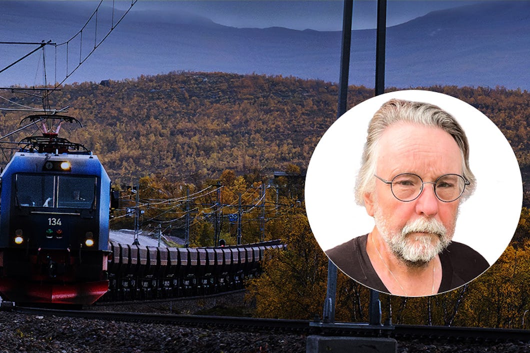 Ett tåg färdas genom ett kuperat landskap med höstlöv. En infälld bild visar en närbild av en testförfattaren Ingvar Persson