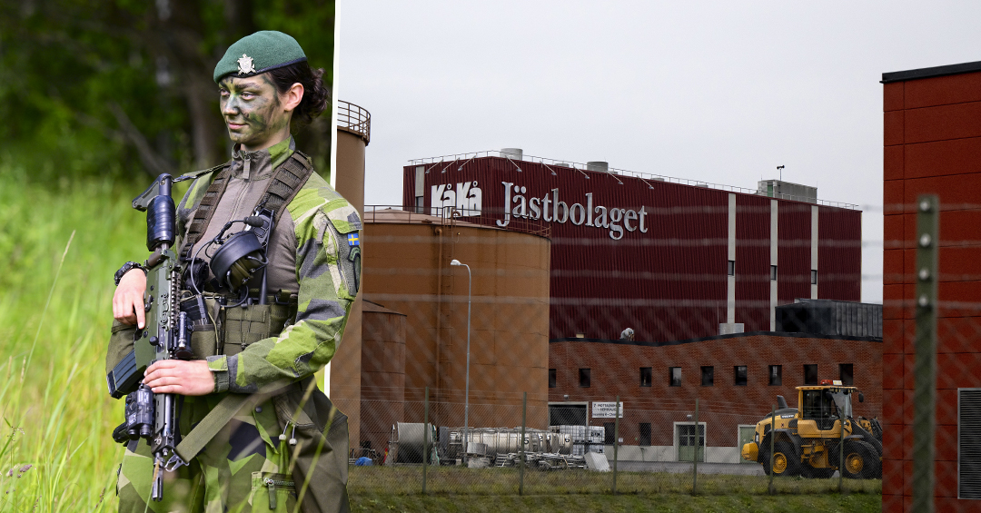 En soldat i grön kamouflage uniform står med ett gevär till vänster. Till höger finns en byggnad med texten “Jästbolaget".