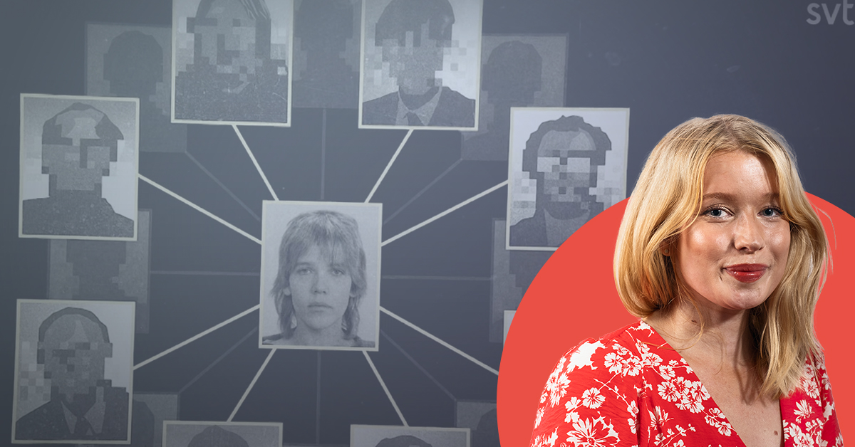 En kvinna står framför en röd cirkelformad bakgrund. I bakgrunden syns en suddig utredningsstavla med flera pixlade ansikten förbundna av linjer.
