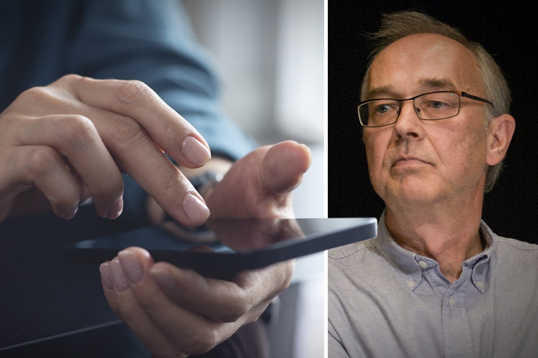Närbild av en person som håller i en smartphone bredvid ett porträtt av Nils Funcke.