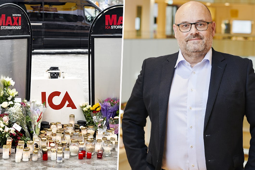 En samling ljus och blommor framför en ICA-skylt. Bredvid finns ett porträtt av en person med glasögon, klädd i kostym.