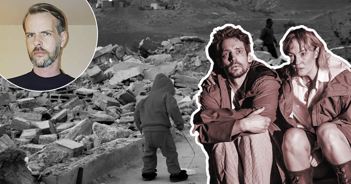 Ett barn i huvtröja står bland spillror. I ett infällt fönster syns en skäggig man. Ovanpå bilden är två sittande individer, en man och en kvinna.