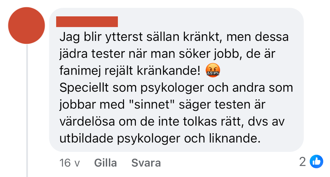 Skärmdump från Facebook där det står: ”Jag blir ytterst sällan kränkt, men dessa jädra tester när man söker jobb, de är fanimej rejält kränkande.”