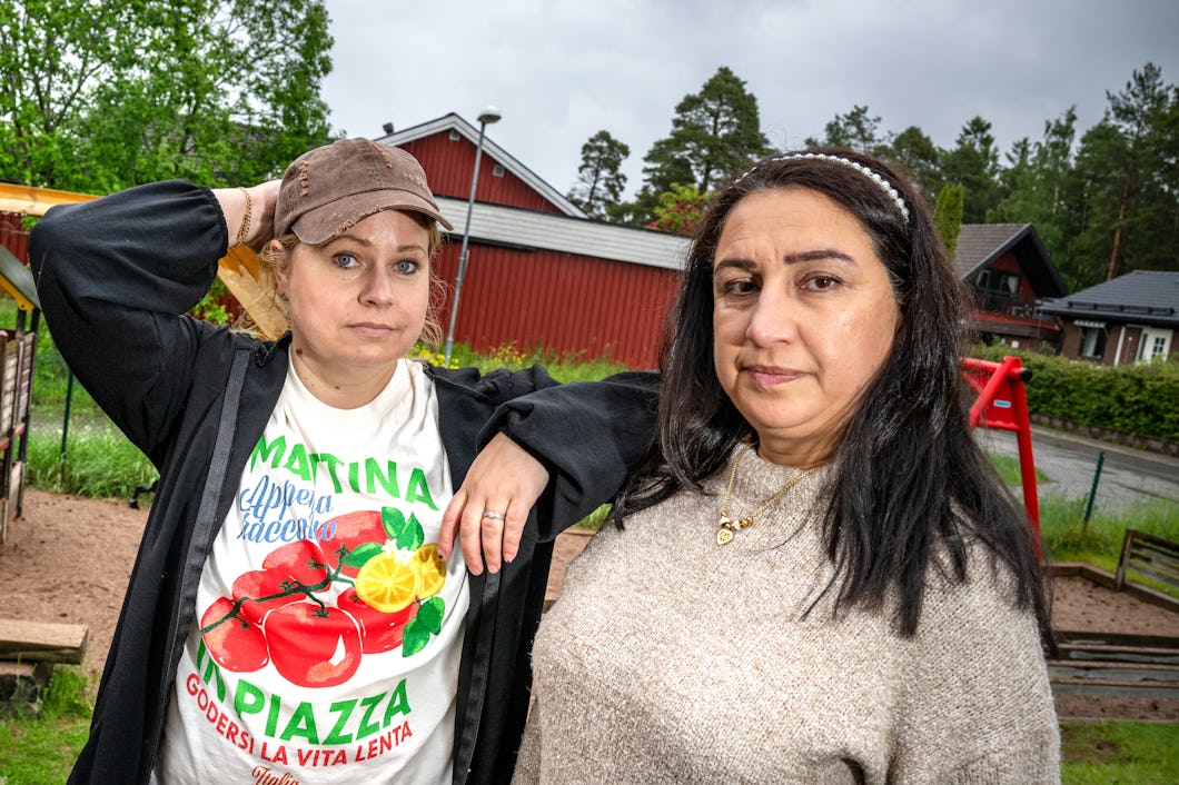 Evelina Boman och Hazh Abdulla Faraj vid en förskolegård i Gävle.