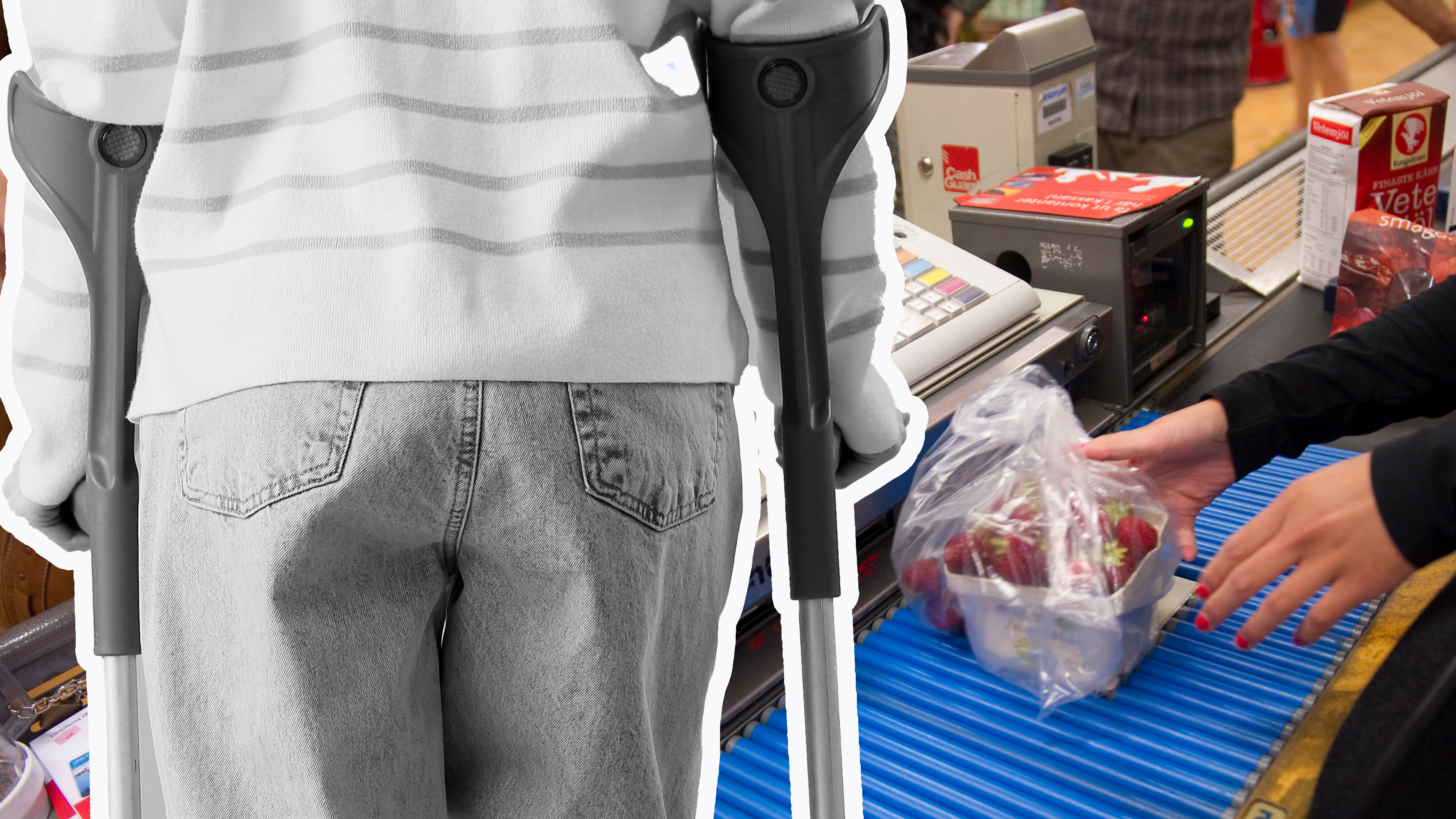 En person med kryckor står i kö vid en mataffärskassa medan en anställd skannar varor på rullbandet.