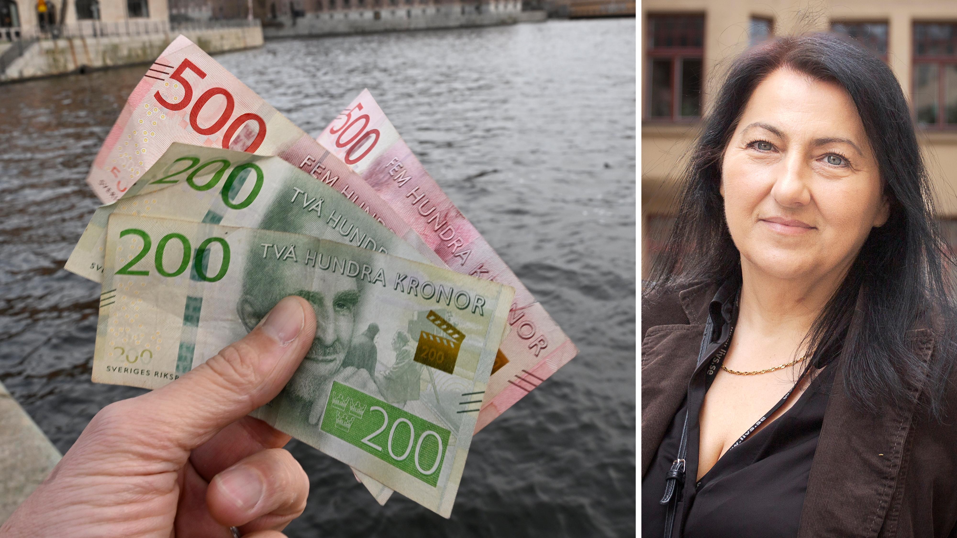 En hand håller svenska sedlar vid ett vattendrag; bredvid står en kvinna med mörkt hår utomhus och tittar mot kameran.