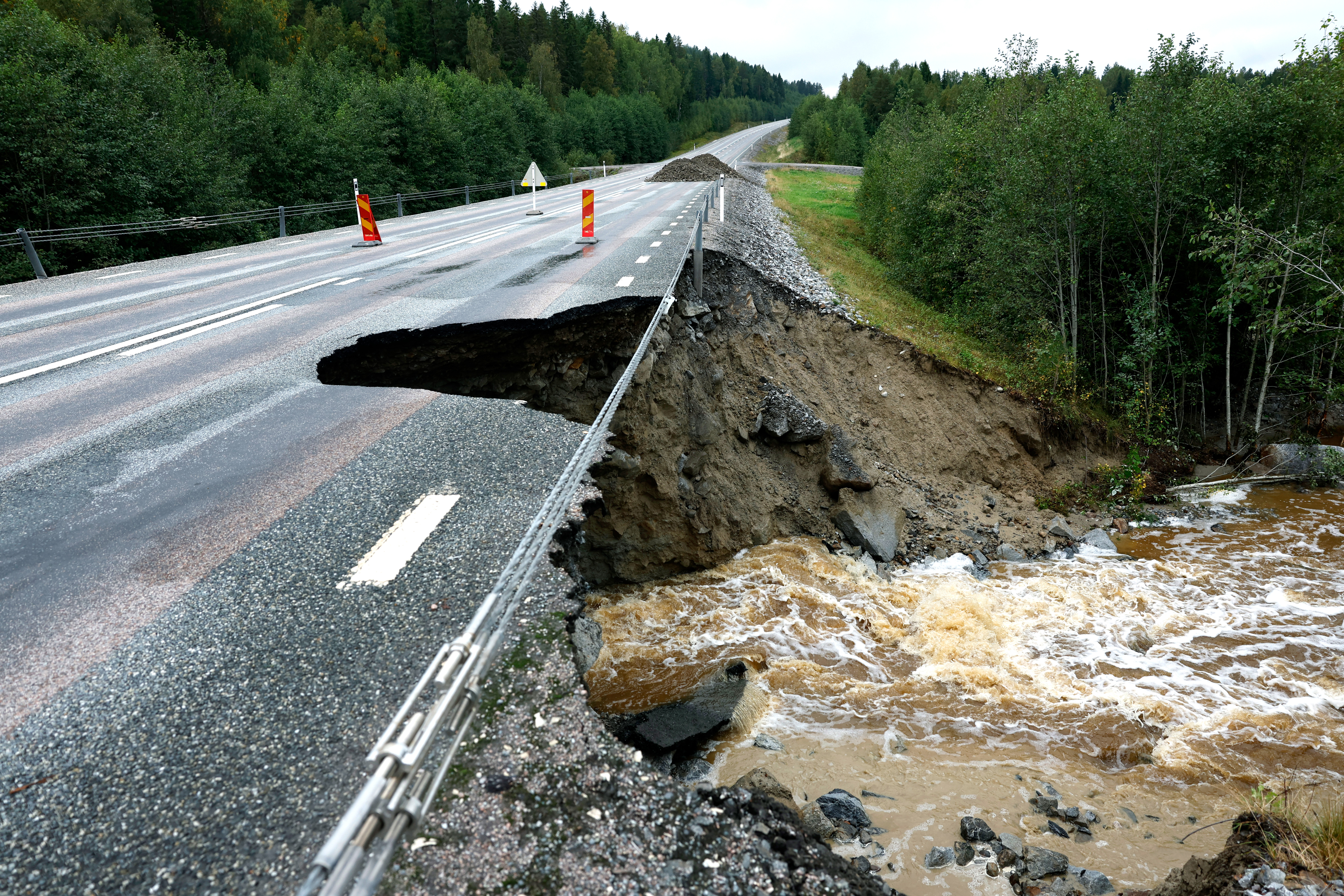 Rasad väg i Västernorrland efter skyfall.