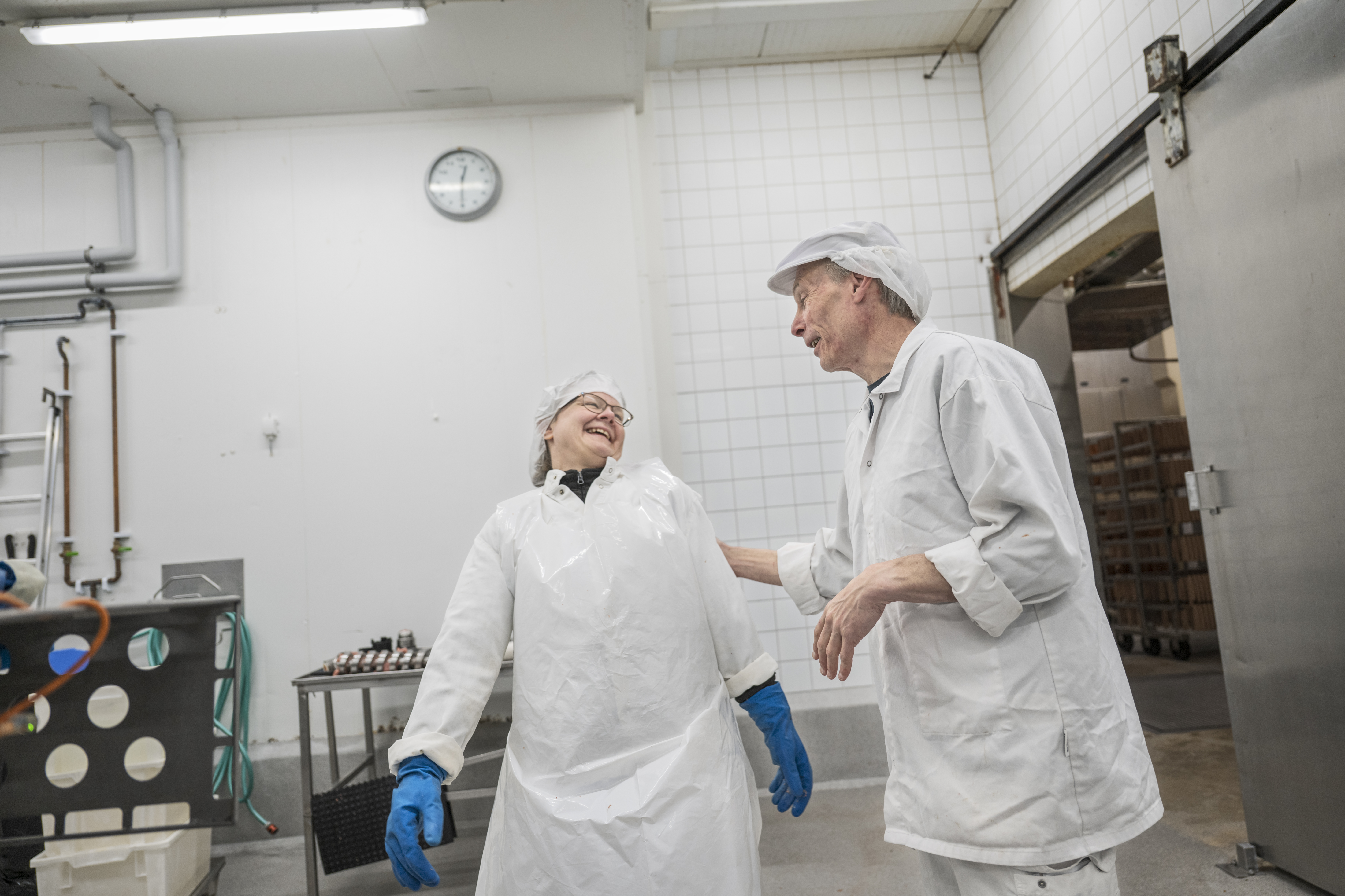Ann-Sofie Jönsson och Mikael Olsson i arbetskläder.