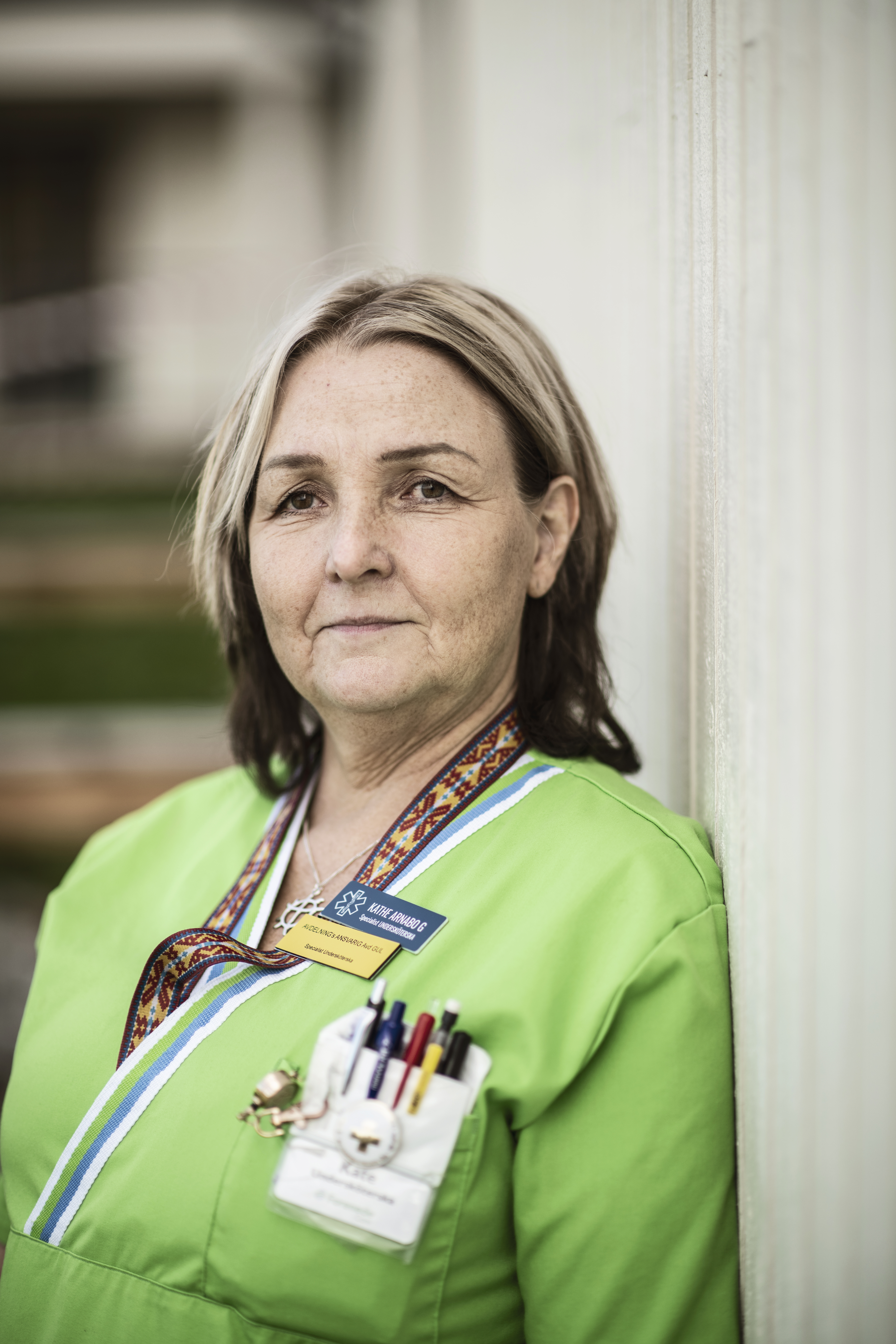 Kathe Arnabo Gawek i gröna arbetskläder.