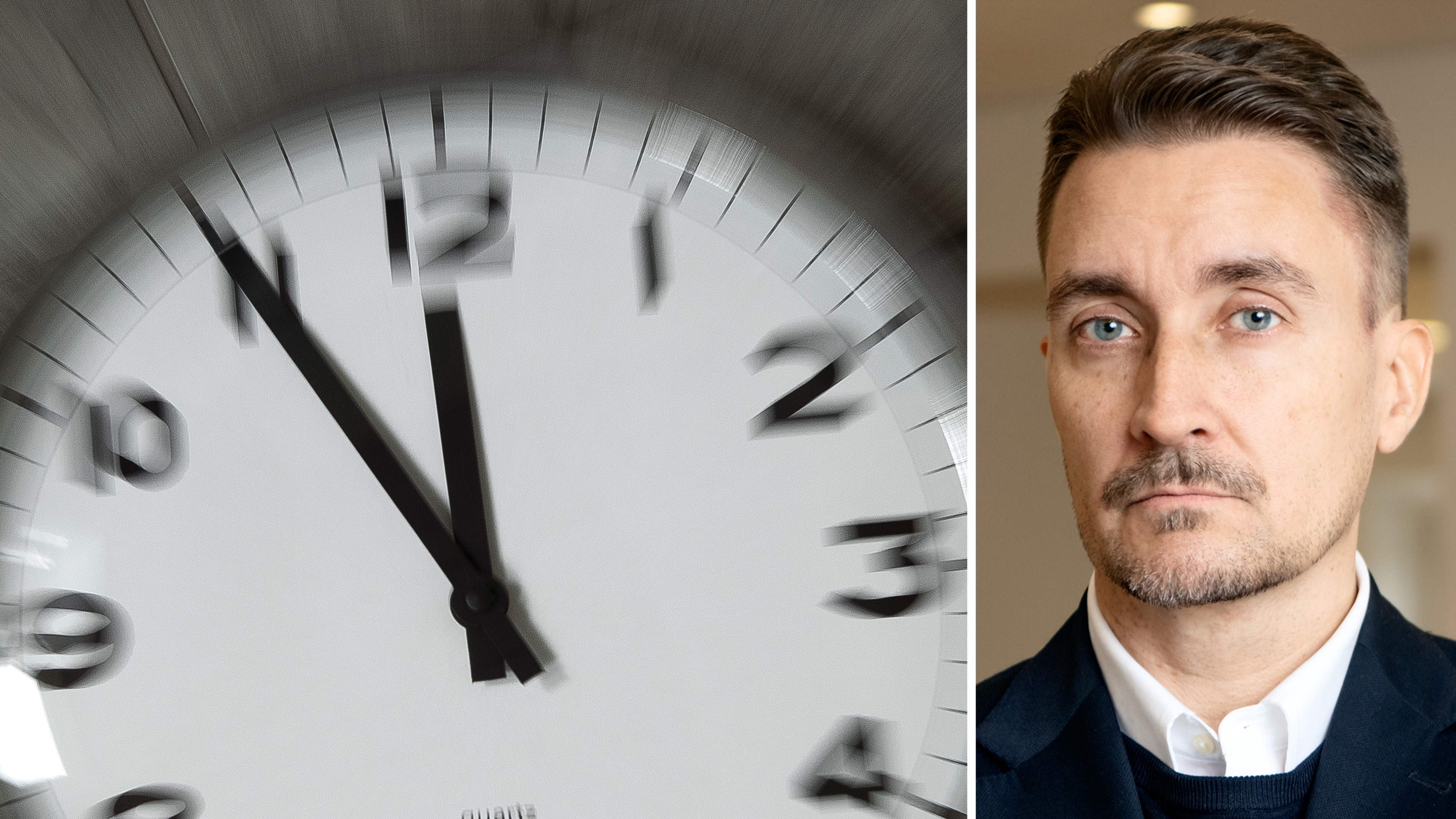 Till vänster syns en klocka som visar nästan tolv, till höger tittar en man med kort hår och skägg rakt mot kameran.