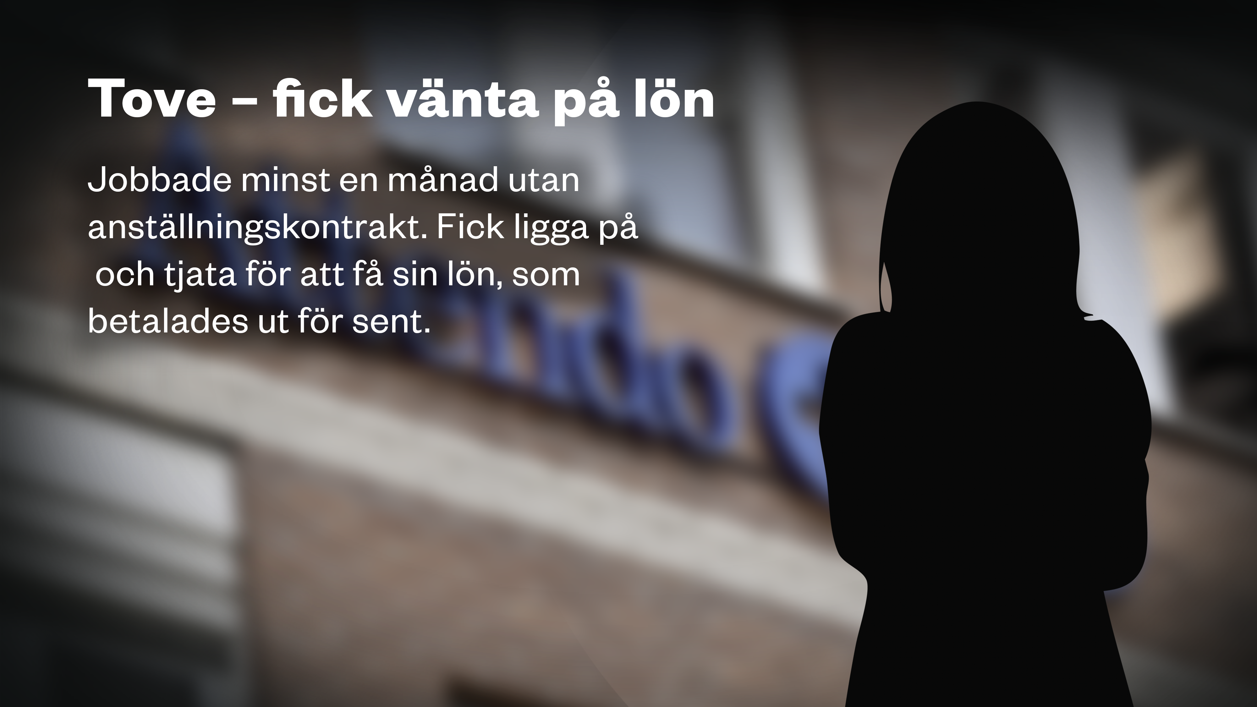 En siluett framför Attendo-loggan på en fasad och texten: ”TOVE – FICK VÄNTA PÅ LÖN Jobbade minst en månad utan anställningskontrakt. Fick ligga på och tjata för att få sin lön, som betalades ut för sent.