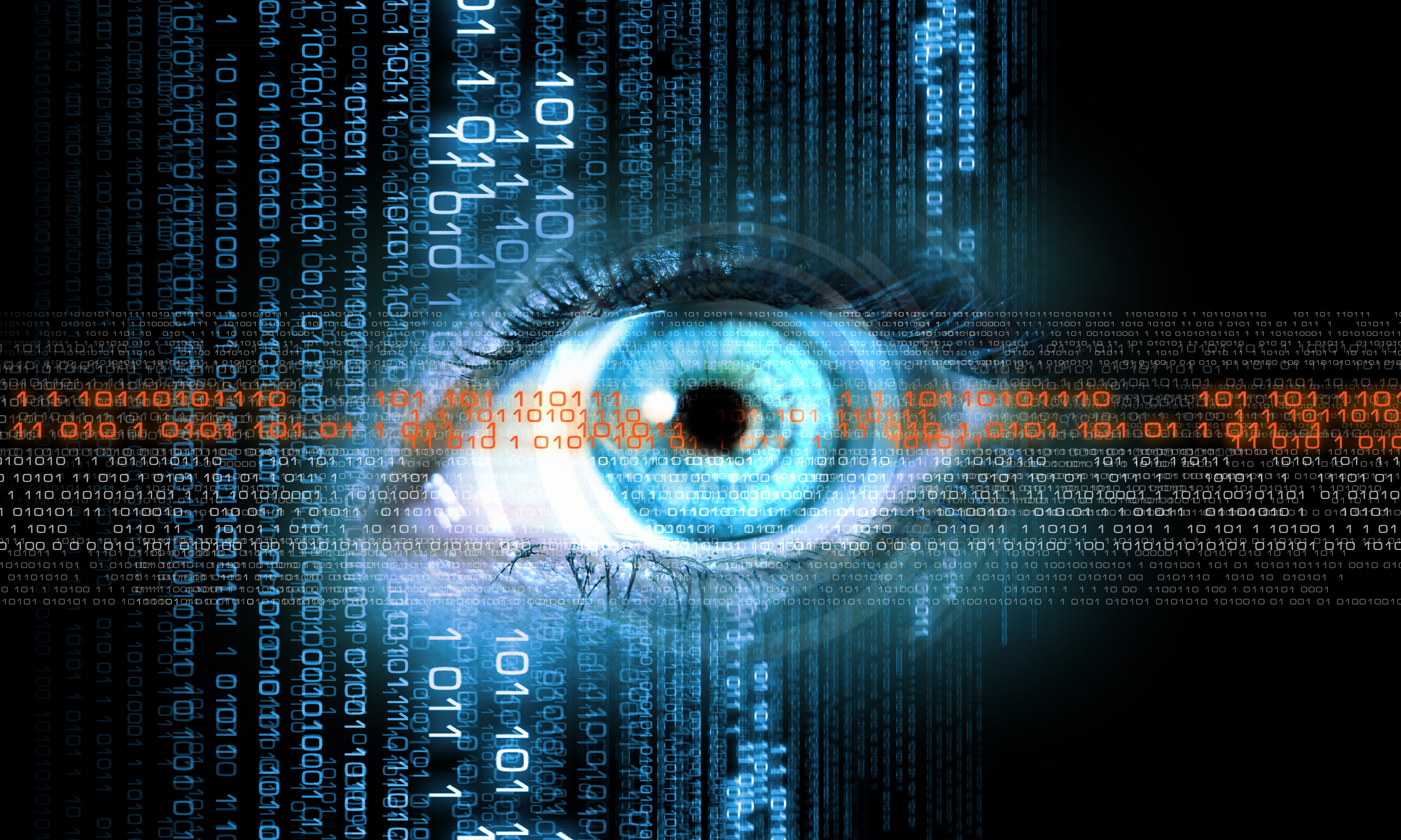 Ett mänskligt öga visas i närbild med blå och orange binärkod överlagrad, vilket står för digital övervakning och dataanalys.