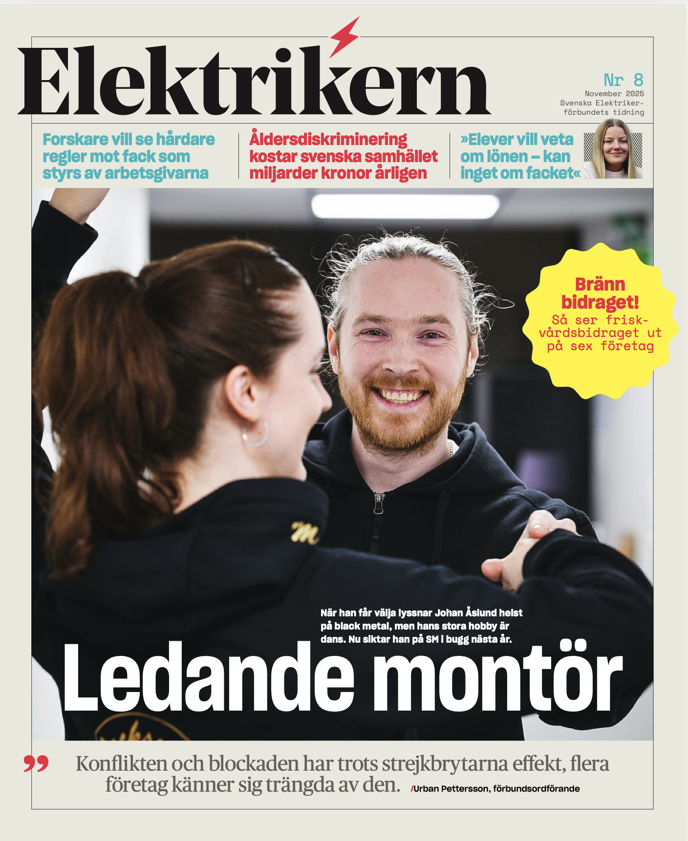 Två personer syns, en sitter med svart tröja och en annan, delvis synlig, justerar sitt hår. Rubriken är "Ledande montör".