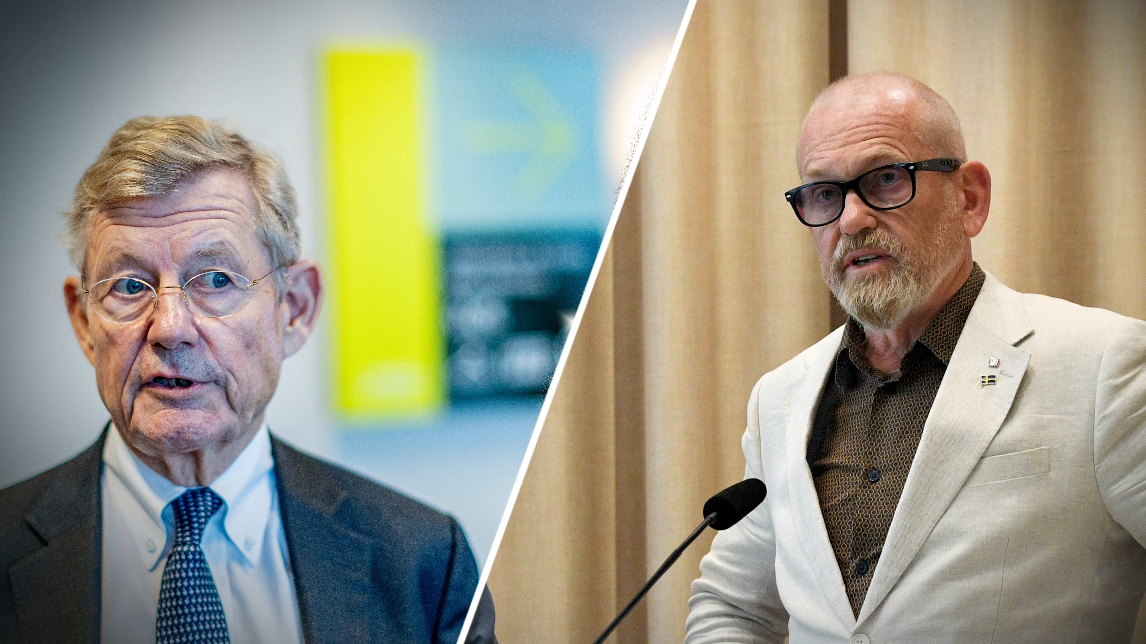 Två äldre män i kostym står bredvid varandra; båda har glasögon, en har slipsar, den andra ljus jacka vid ett podium med mikrofon.